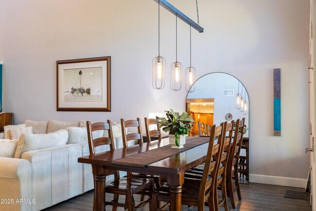 Building Photo - 5442 S Hurricane Ct