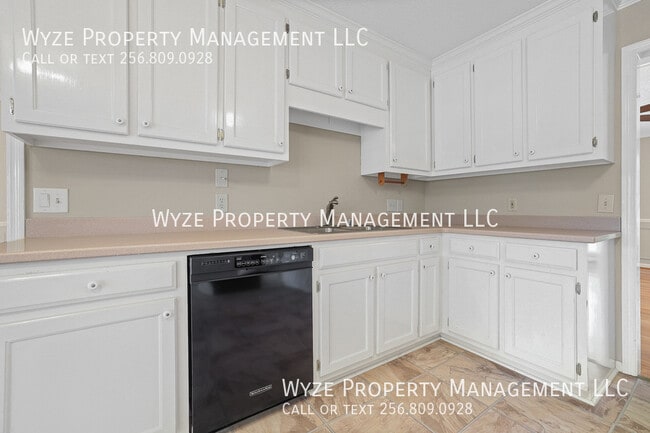 Building Photo - 2202 Manchester Cir SW