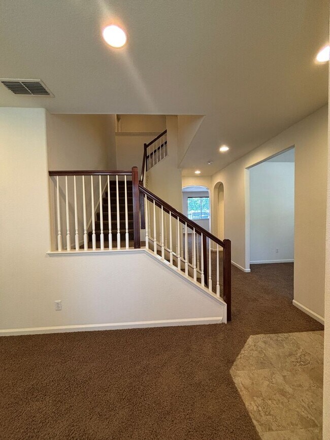 Building Photo - West Roseville Solar! 3 Bedroom, Plus den/...
