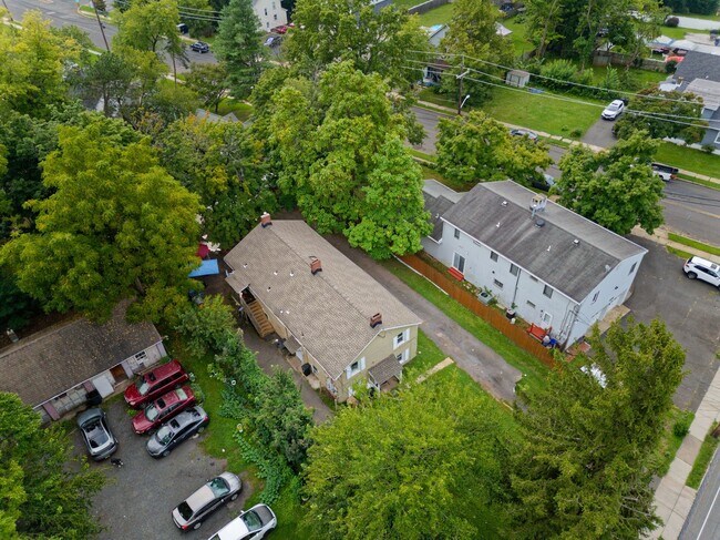 Building Photo - 148 Davenport St