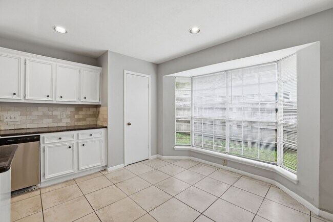 Building Photo - 5111 Crystal Bay Dr