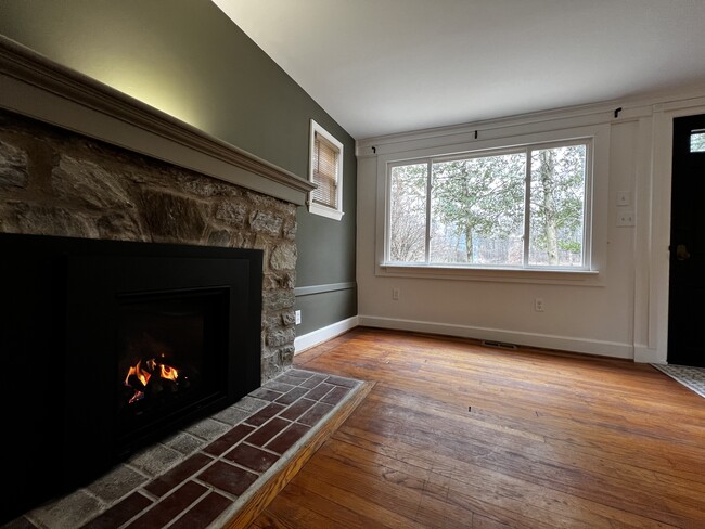 New smart gas fireplace - 633 Little Britain Rd N