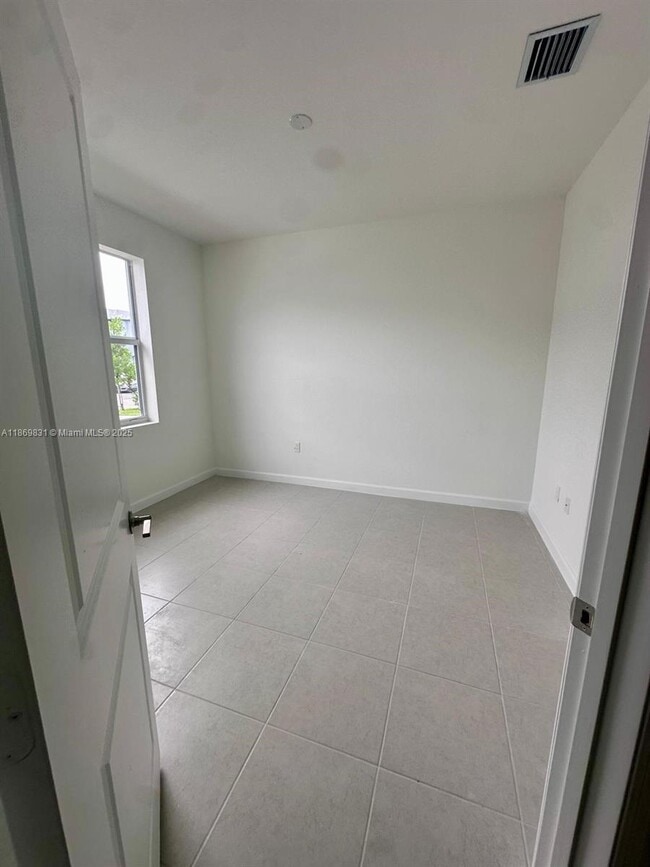 Building Photo - 35702 SW 178th Ct