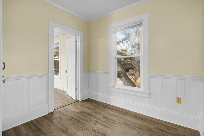 Building Photo - 1110 N Pasteur St