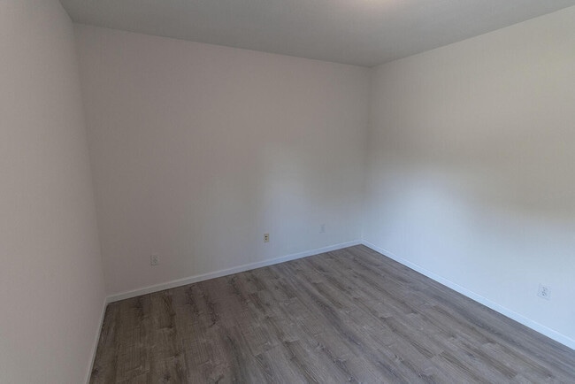 Building Photo - 3310 E St Charles Rd