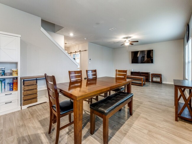 Building Photo - Charming 3BR w/Study House in Converse