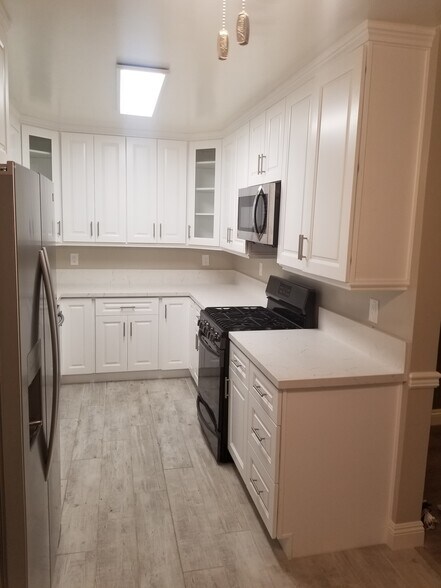 Building Photo - 276 S Sierra Madre Blvd