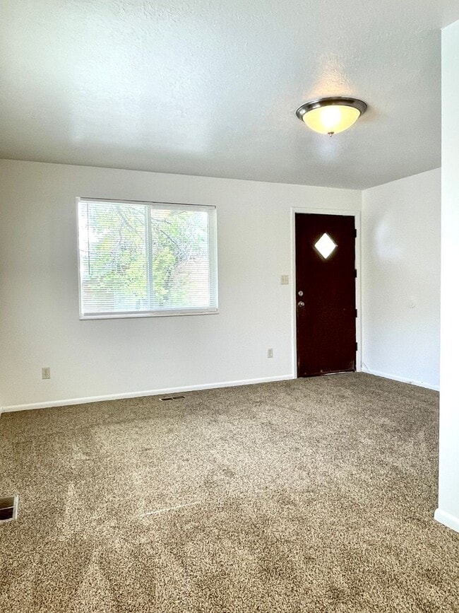 Building Photo - 54 W 250 N