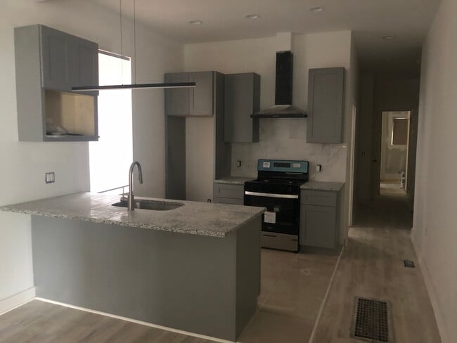 Building Photo - 1226 N Redfield St