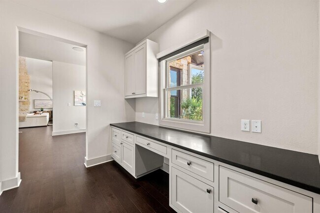 Building Photo - 3400 Tuscany Dr