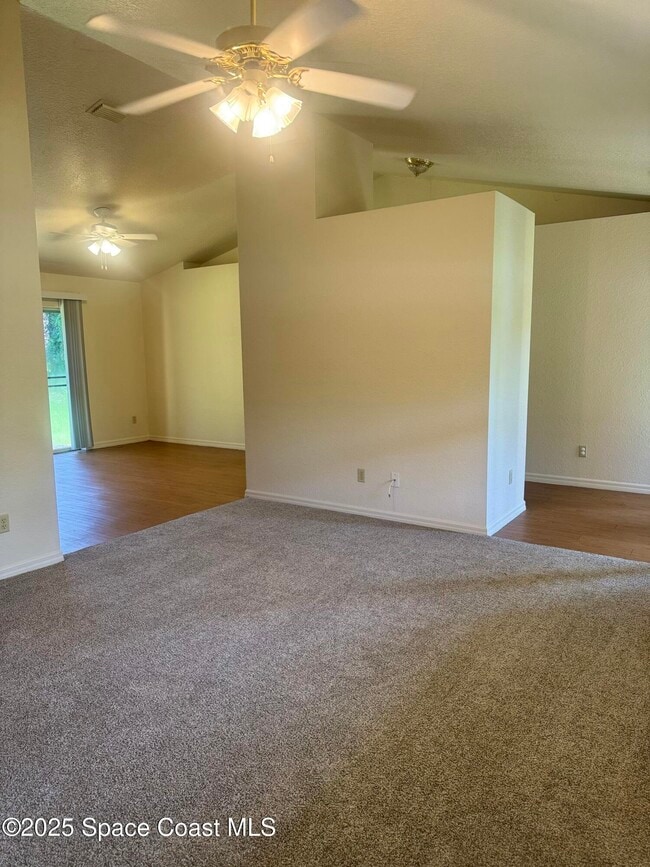 Building Photo - 5527 Wendy Lee Dr