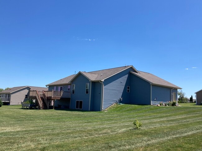 Building Photo - 207 Greenbrier Dr
