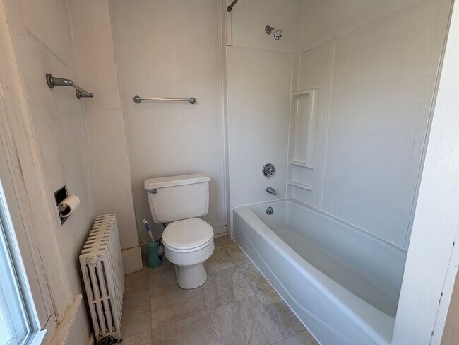 Building Photo - 10 High St