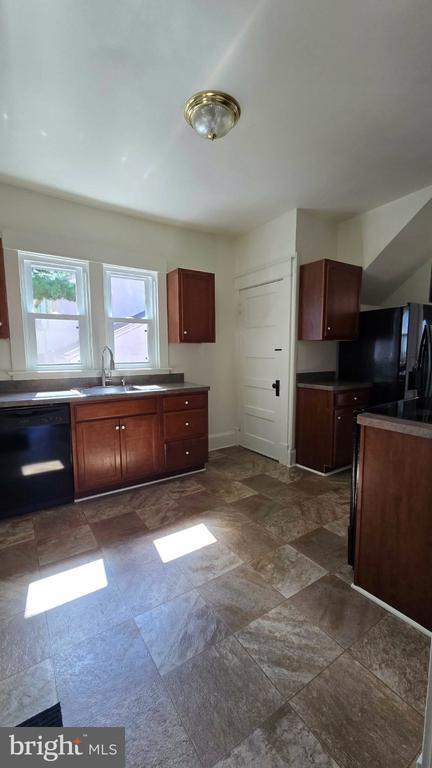 Building Photo - 120 W Whitlock Ave