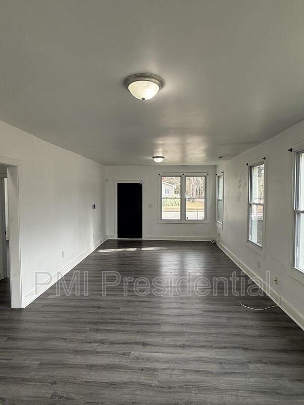 Building Photo - 600 N 21st Ave