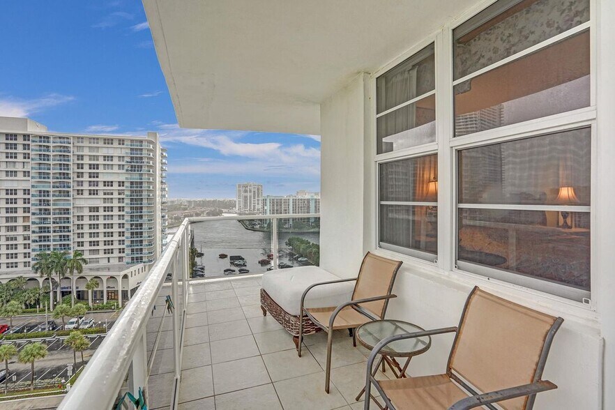 Building Photo - 3725 S Ocean Dr