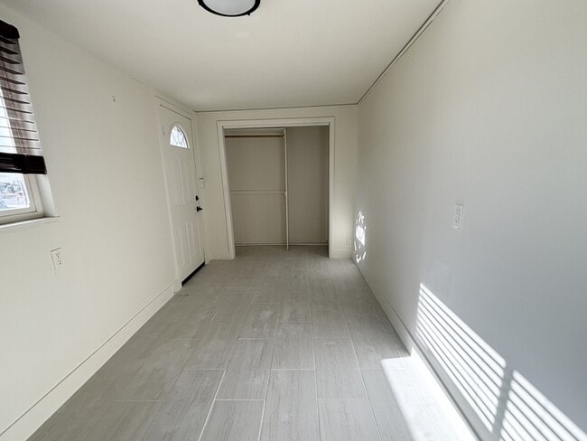 Building Photo - 1395 S 900 E