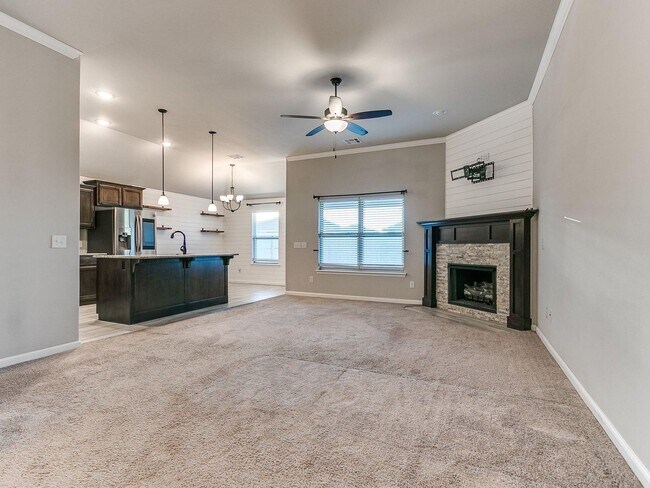 Building Photo - 3bed/2bath Home Available in the Heart of Newcastle!