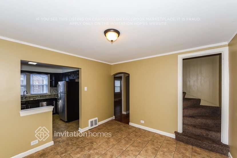 Building Photo - 9625 S Maplewood Ave