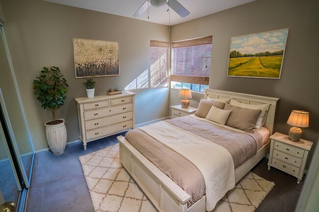 Building Photo - Northbridge 4 Bedroom Home in Valencia!