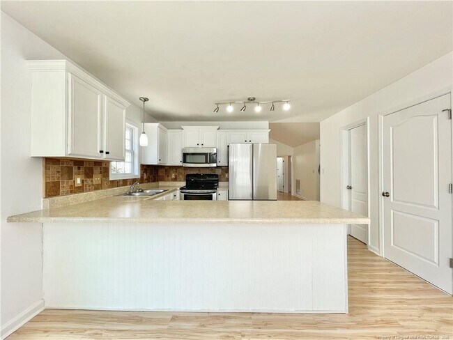 Building Photo - 332 Juno Dr