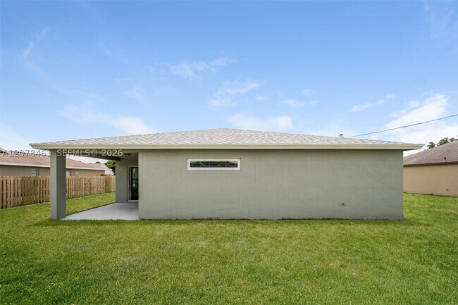 Building Photo - 643 SW Sail Terrace
