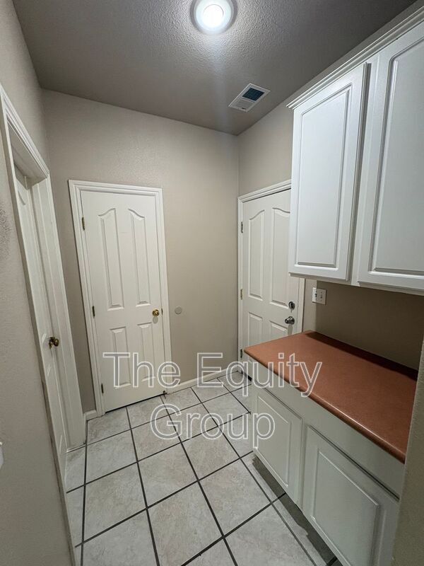 Building Photo - 1249 N Julieann St