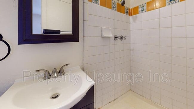 Building Photo - 630 Bird St