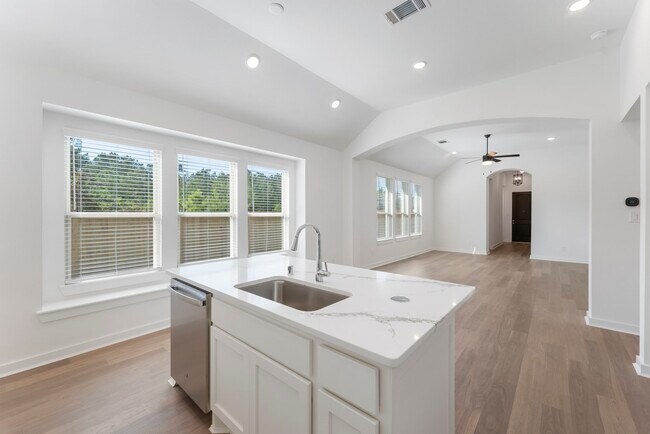 Building Photo - 26383 Golden Pass Lp