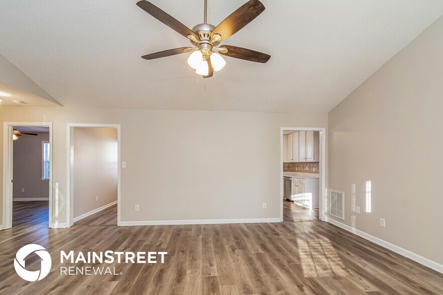 Building Photo - 5129 Peakwood Dr