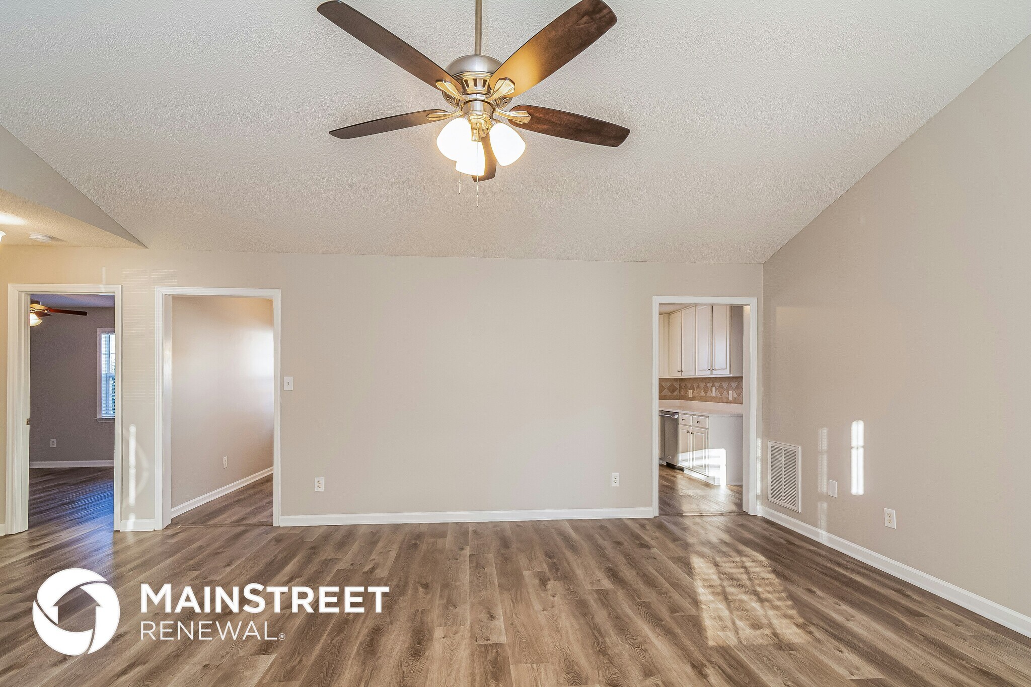 Building Photo - 5129 Peakwood Dr