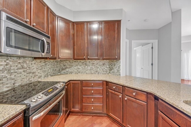 Building Photo - Luxury Treetop Penthouse