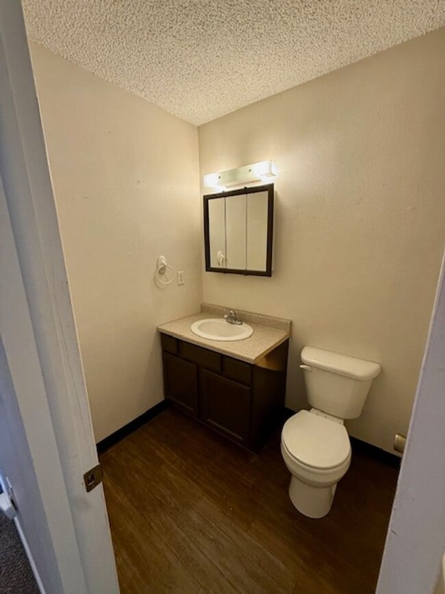 Building Photo - 3 Bedroom, 2 Bathroom Duplex- 5 minute walk from MSU - Flexible Lease Terms - 6 Months, 9 Months ...