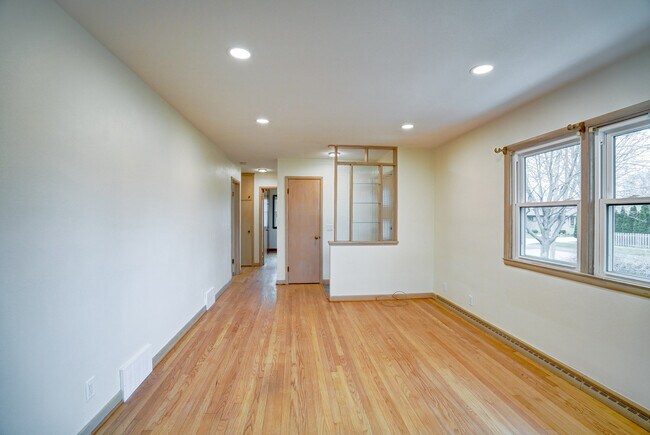 Filled with natural light - 460 Hilton Dr