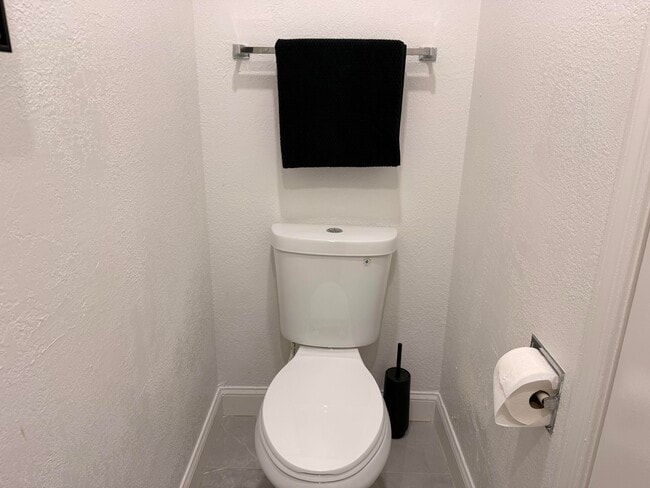 Building Photo - 5130 Elmhurst Rd