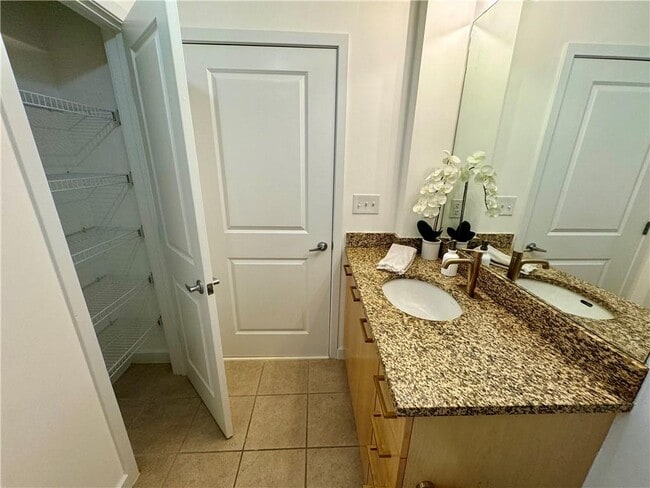 Building Photo - 3324 Peachtree Rd NE