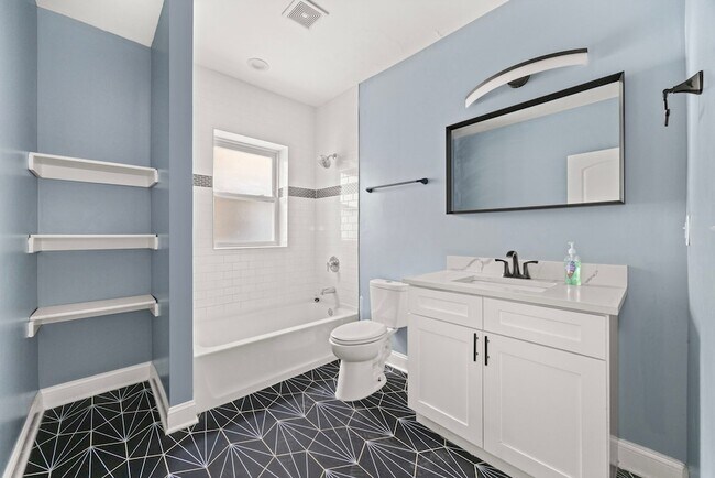 Building Photo - 8332 S May St