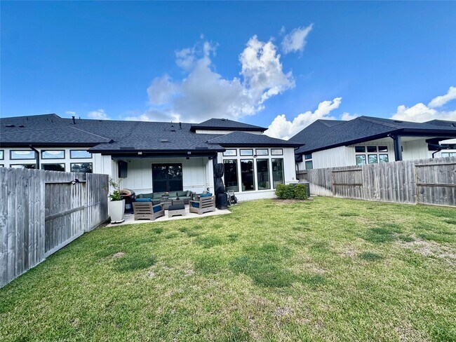 Building Photo - 10130 Water Harbor Dr