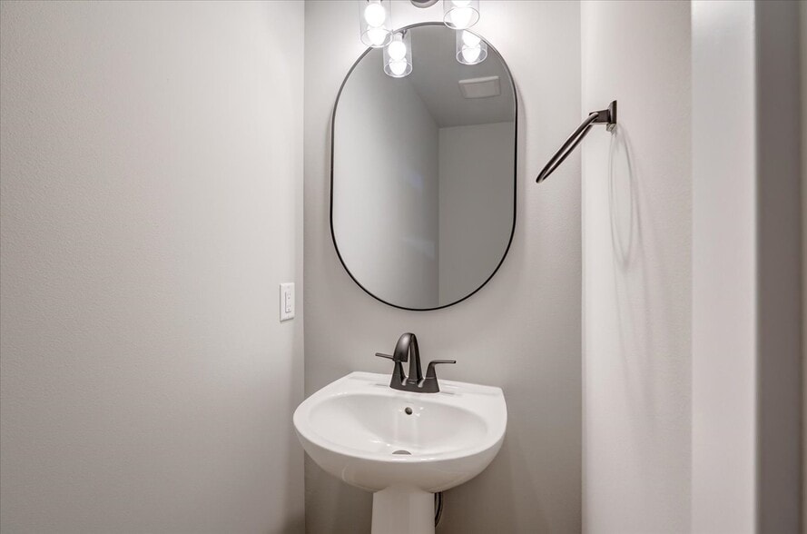 Building Photo - 4866 Suelo Rd