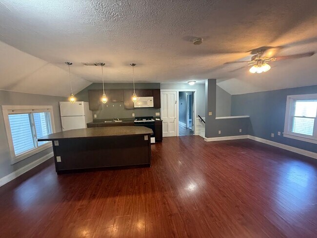 Building Photo - 528 E Buchtel Ave