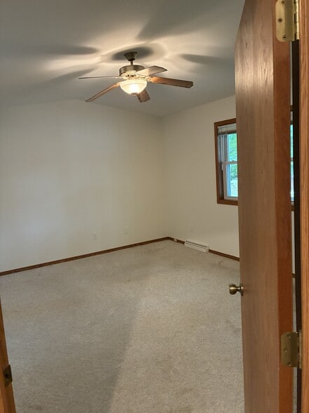 Building Photo - 925 Sky Ridge Dr