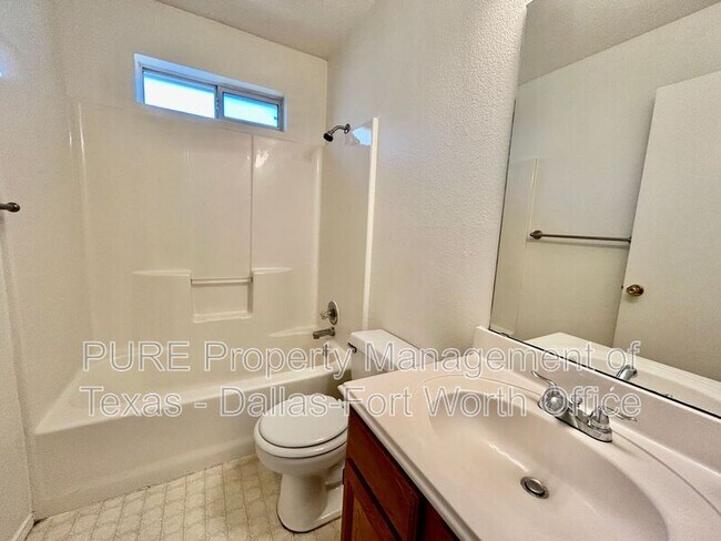 Building Photo - 824 Blue Ridge Dr