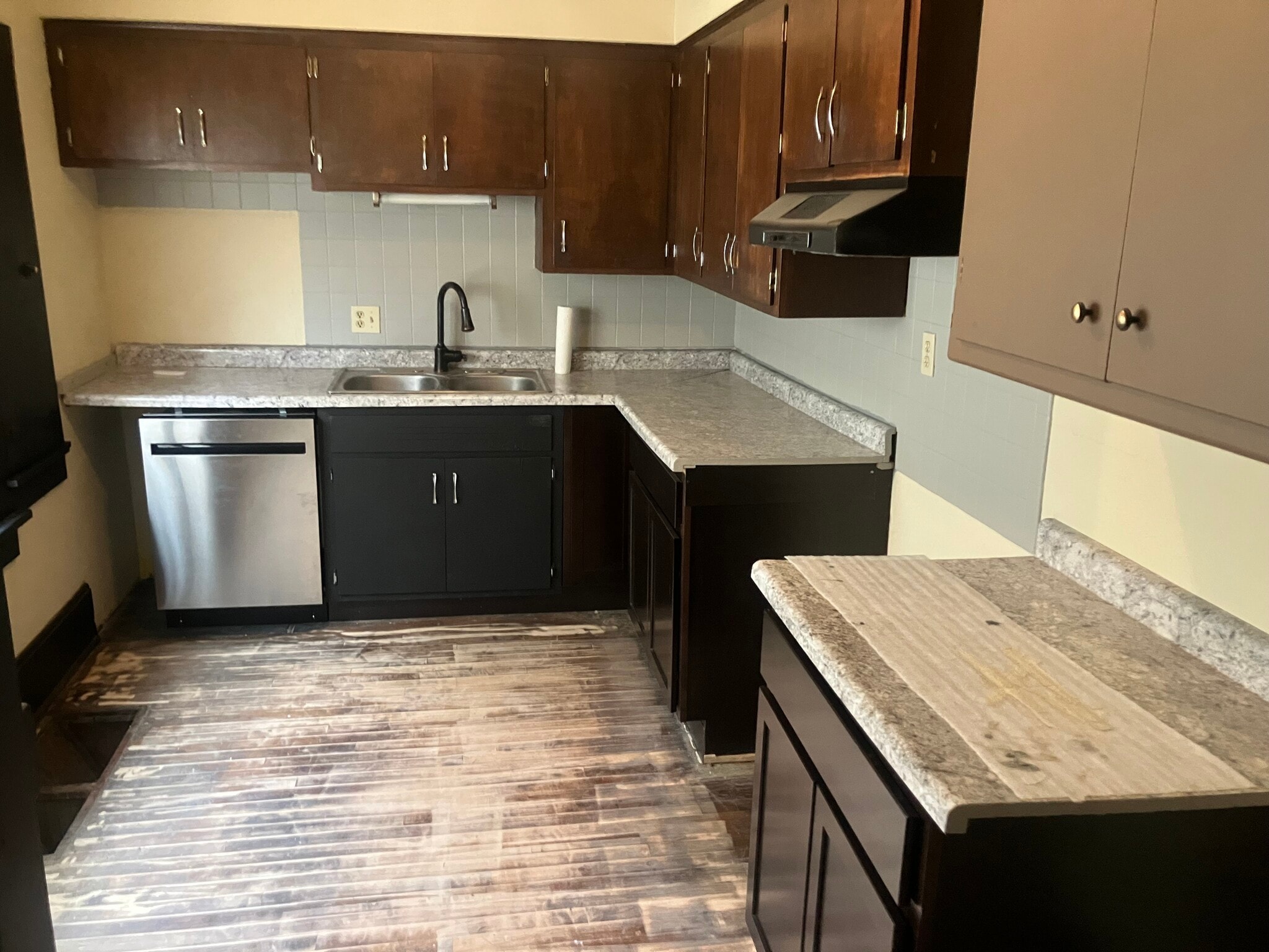 Building Photo - 1303 N Hawley Rd