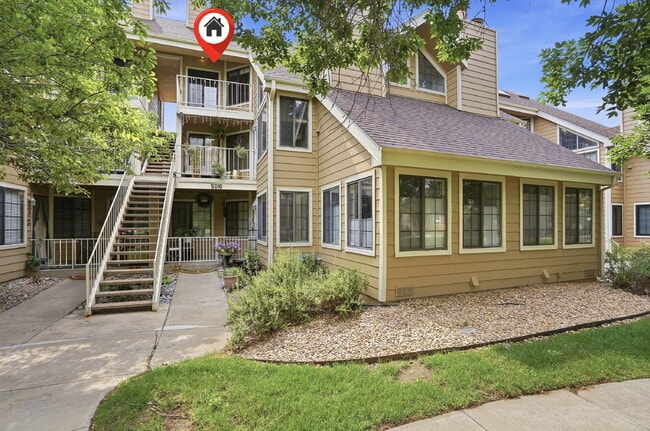 Building Photo - $2,095.95- 1 Bed, 1 Bath Updated Lofted Condo in Boulder with Central AC and In-Unit Laundry!