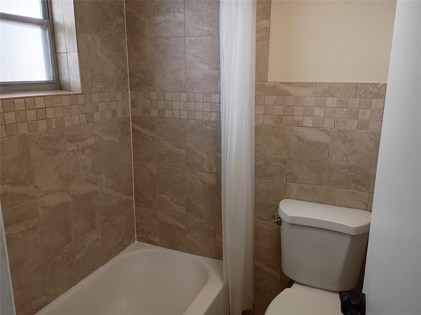 Building Photo - 9230 Lagoon Pl