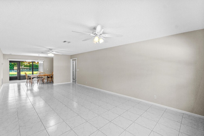 Building Photo - 4640 Rosewood Tree Ct