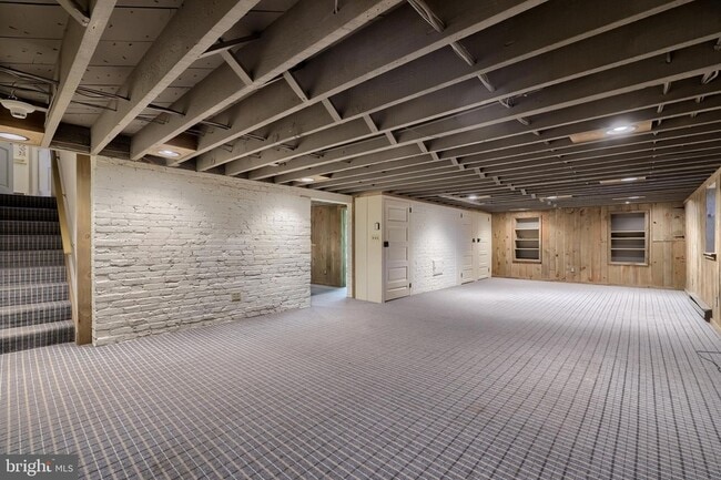 Building Photo - 226 E Caracas Ave