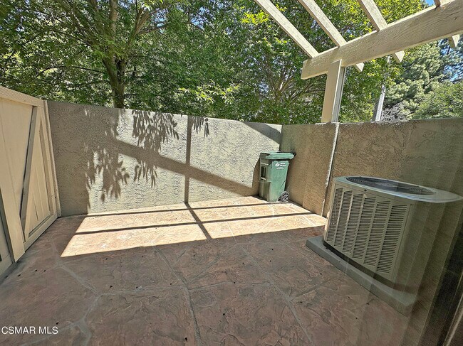 Building Photo - 499 Serento Cir