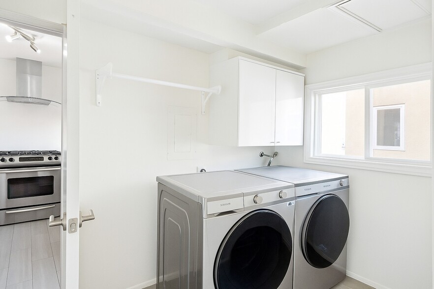 Laundry (Samsung)/Mudroom - 7930 W 4th St
