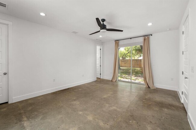 Building Photo - 6503 Felix Ave